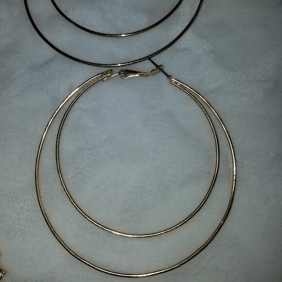 Free with $20 purchase 17.5" white gold rhinestone necklace w hoop ear - Picture 6 of 7
